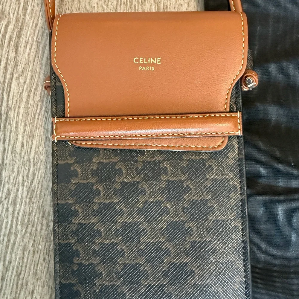 Authentic Celine Triomphe Canvas Lambskin Phone Pouch With Flap - Picture 2 of 10